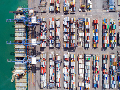 集装箱港口和集装箱船运输最佳景色图片