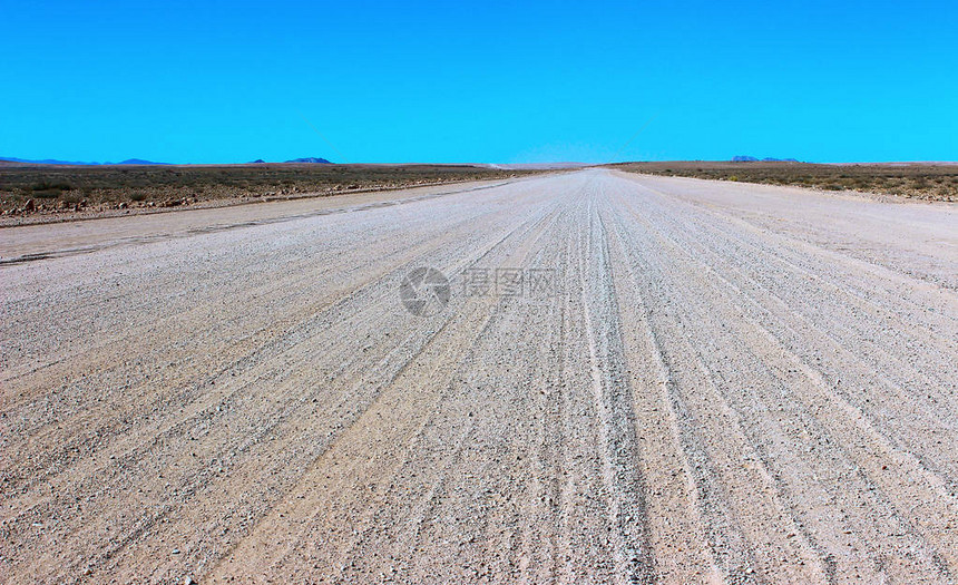 穿越纳米布沙漠的地面道路非洲图片