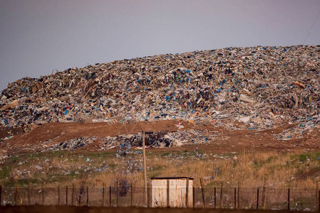 城市垃圾填埋地处理家庭垃圾废物图片