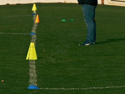 足球训练器材传统足球场速度图片