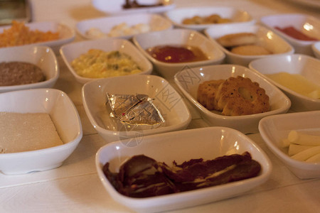 富有和美味的土耳其传统早餐周末早餐很好图片
