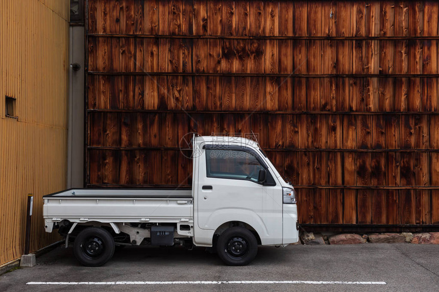在日本有文本复制空间的停车场小卡车停场运输和图片