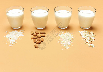 有机素食非乳奶制牛奶以亮橙色背景高清图片