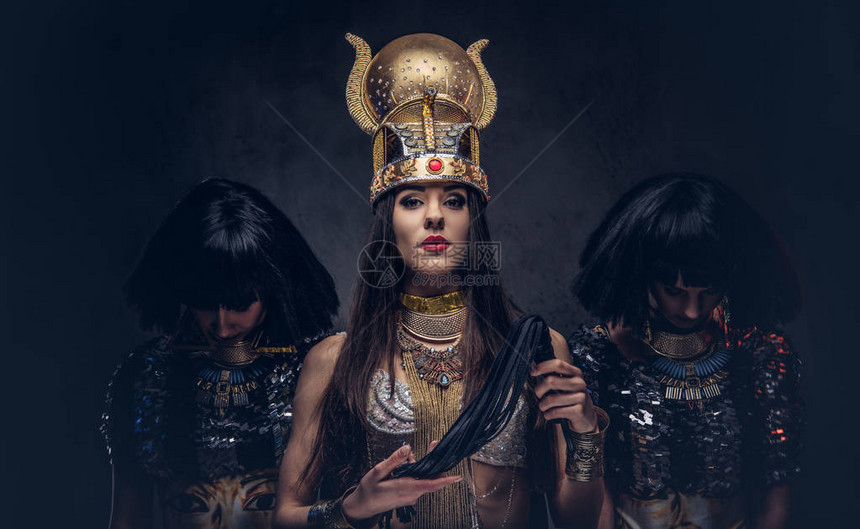 穿着古老法装扮的埃及傲慢女王肖像图片