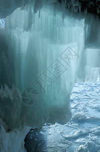 冰洞的景色图片