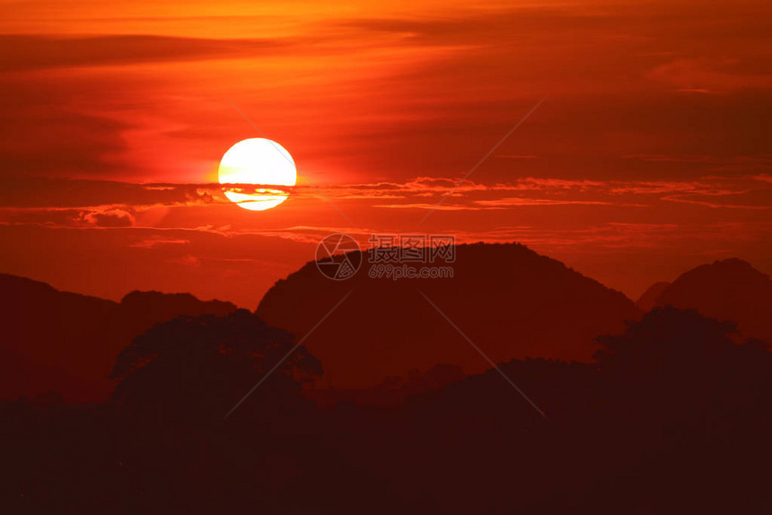 夜晚的红天日落太阳图片