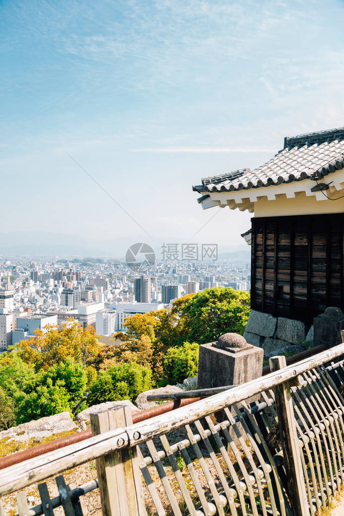 日本四国松山城的松山市景图片