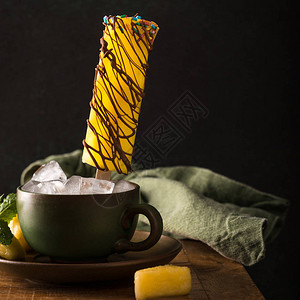 巧克力冰棒中美味的自制菠萝图片