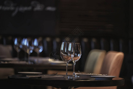 酒精玻璃美丽的玻璃葡萄酒餐厅图片