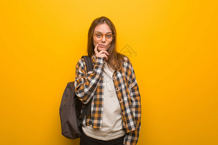 青年女学生怀疑和困惑图片