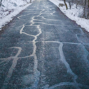 在冬天观看的盐湖城方形风化道路图片