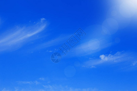 美丽的蓝色天空有白云自然背景摘要图片