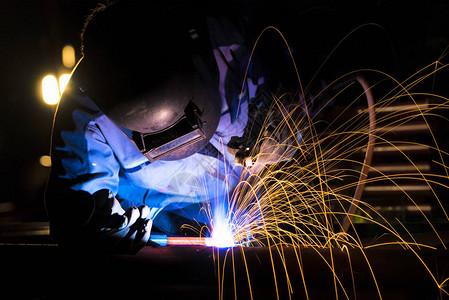 工业厂的焊工接或钢结构施工准备工作图片
