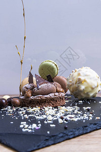比利时巧克力和饼干脆饼和香草奶油图片