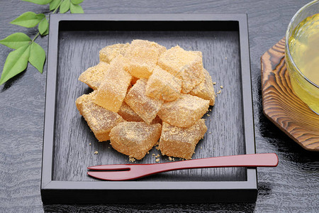 日式糕点蕨麻糬传统点心背景图片