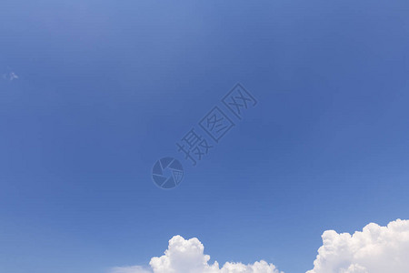 蓝色的夏日天空有温图片