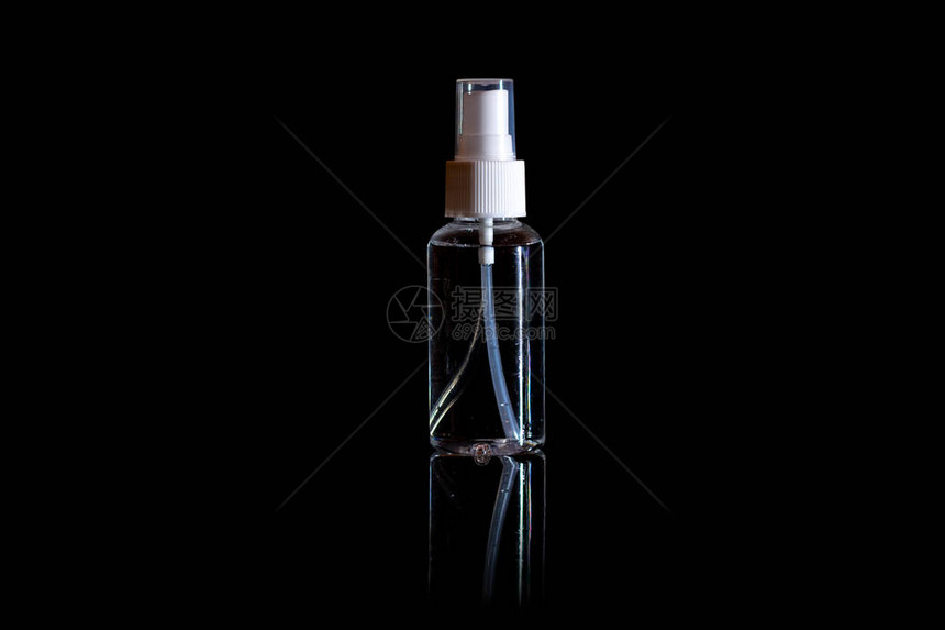 玻璃化妆品瓶在黑色上被隔绝图片