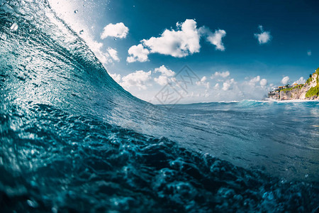 崩溃的海洋蓝色波浪破桶波图片