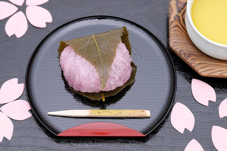 春季的日本樱桃甜点由米饼背景图片