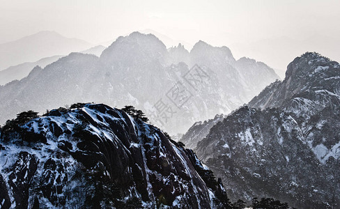 莲花峰今天它对来此朝圣的游客诗人画家和摄影家有背景
