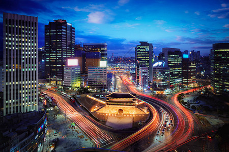 韩国首尔南大门市场的崇礼门或南大门图片