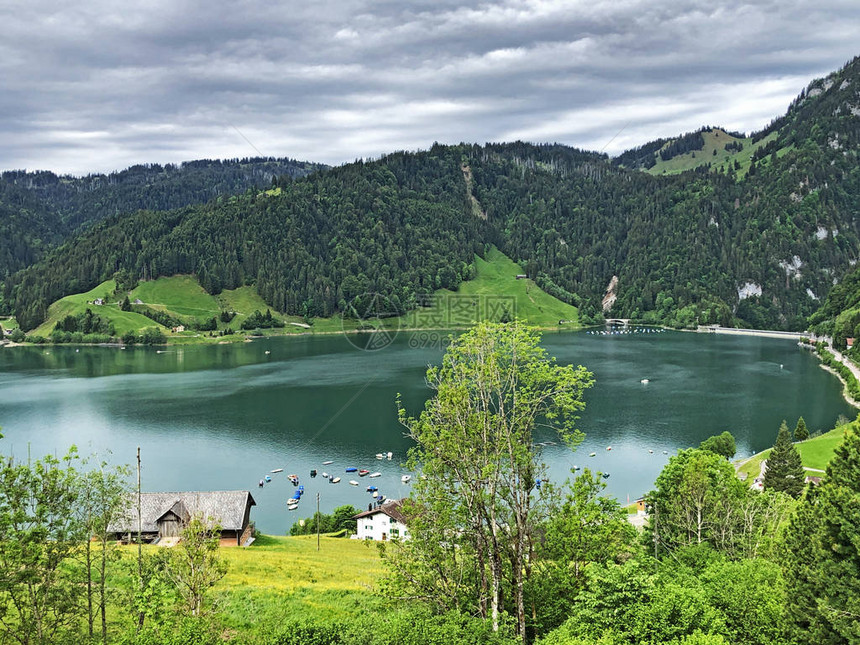 Wagitalersee或Waegitalersee高山湖的高山风景在山谷WagitalWaegital图片