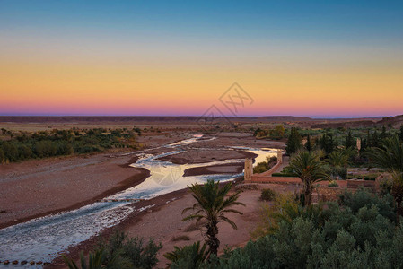 阿西夫乌尼拉强化沙漠高清图片