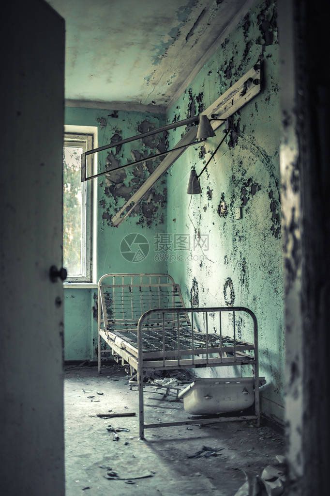住在切尔诺贝利隔离区Pripyat126号的废弃医图片