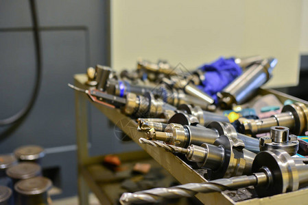 数控机床钻头刀具焊接设备位于设备高清图片