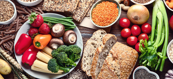 含有膳食纤维的健康天然成分健康的高纤维饮食概念与抗氧化剂和维生素背景图片