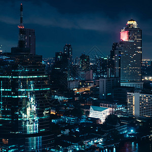 夜间城市与城市建图片