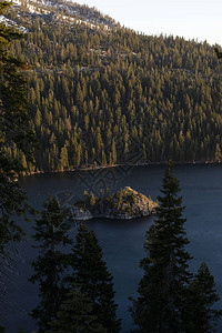翡翠湾州立公园是美国加利福尼亚州的一个州立公园图片