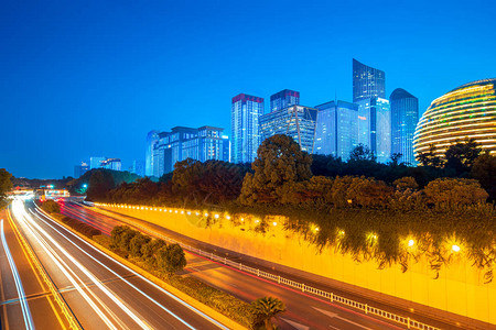 杭州街道上的光迹图片