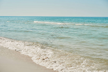 海滩和大海的景色蓝色的水图片