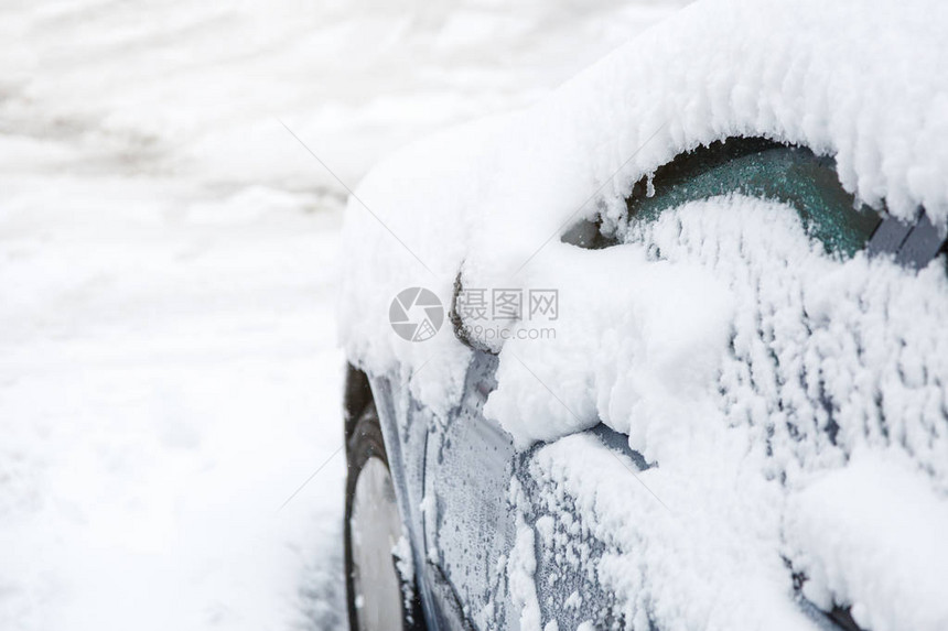 汽车后视镜上的雪图片