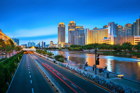 与天津海河交界的市中图片