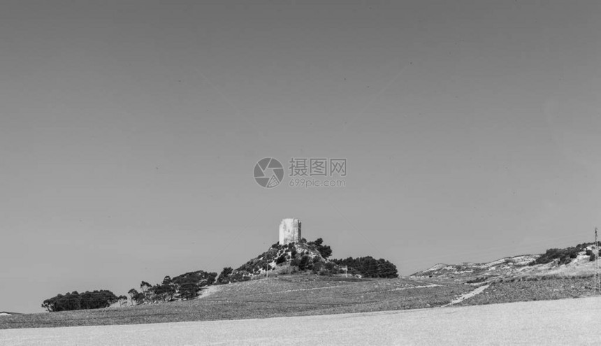 美丽的风景与Svevo城堡Castelluccio图片