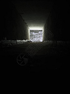 隧道很远通风井污垢图片