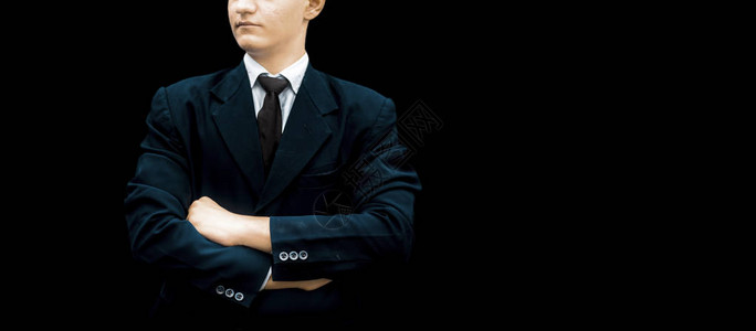一位身穿深蓝色夹克和黑色领带的商人的半身照图片