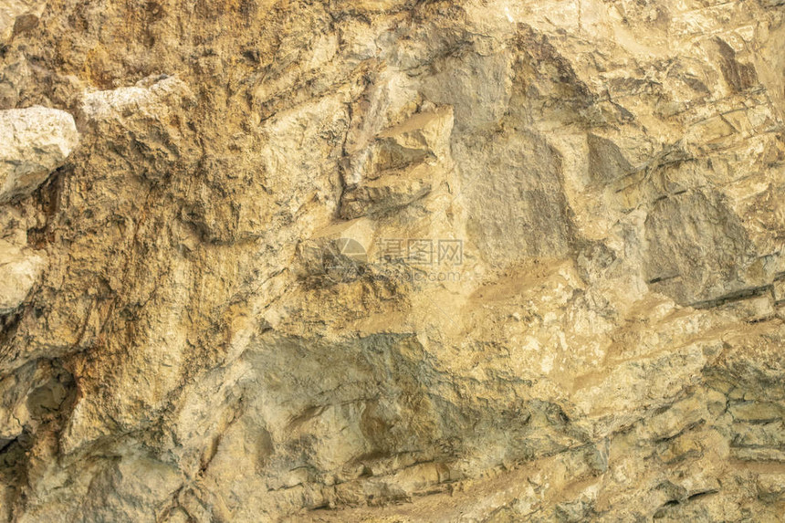 山洞中的喀斯特湖硫化湖美丽的天然质地和绿石背景加上金图片
