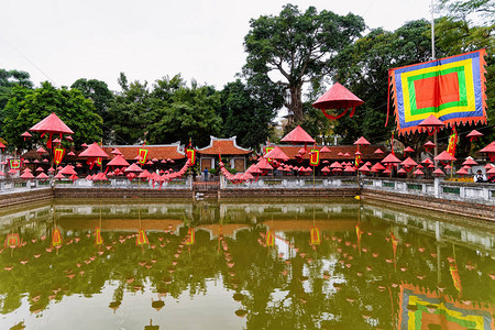越南东亚河内文庙的池塘在越南首都的孔庙河内亚洲教堂公园街景图片