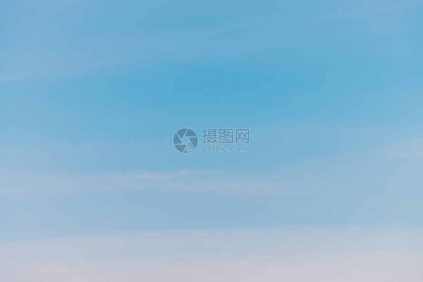 云淡风轻平滑的蓝色白渐变的天空好天气早晨的背景早上的天堂图片