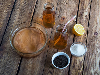Kombucha通过发酵茶图片
