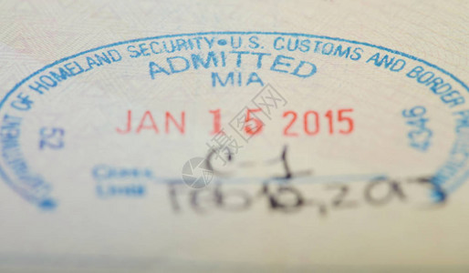 护照上美国迈阿密安全印章的特写背景图片