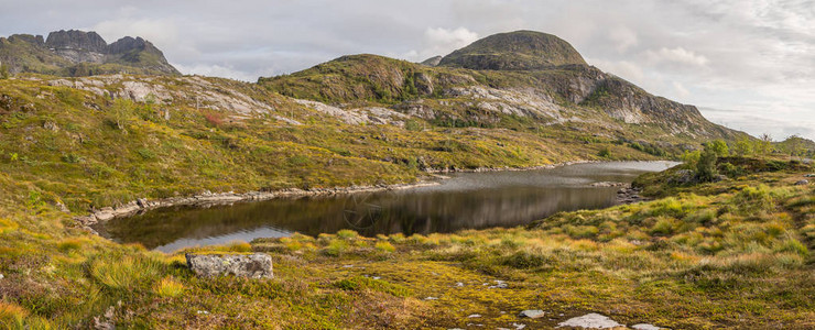 湖的全景罗弗敦挪威图片