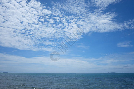 白天的海景和蓝天空泰图片
