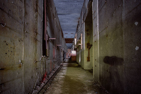 废弃建造核电厂能源单位的地下走廊图片