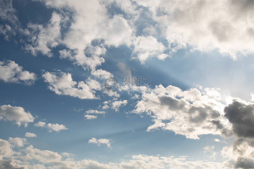 蓝天与明亮的云彩背景自然背景图片