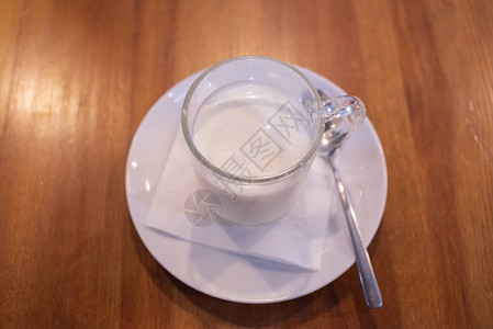 Matsun或Matsoni一种源自亚美尼亚发酵乳的发酵乳饮料背景图片