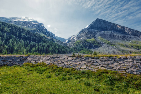 从Leukerbad到夏季Kandersteg的瑞士Gemmi通行图片